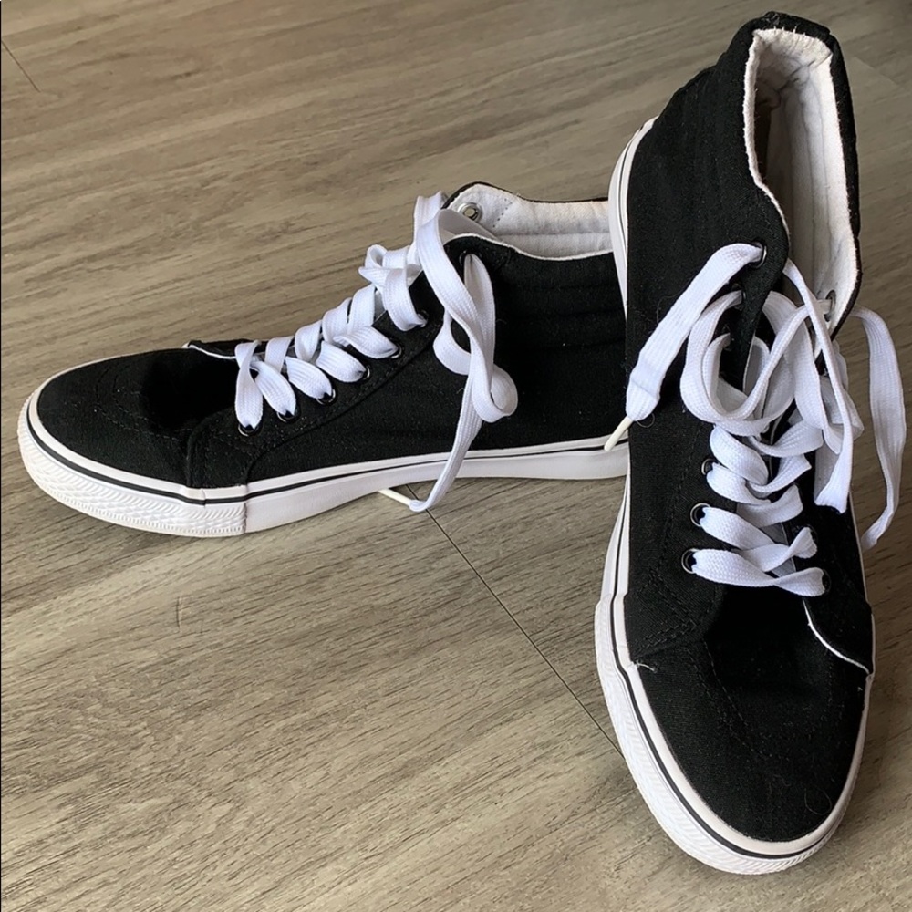 Black & white Urban Groove sneakers